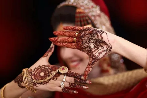 Two hand Mehndi service at home in Lahore